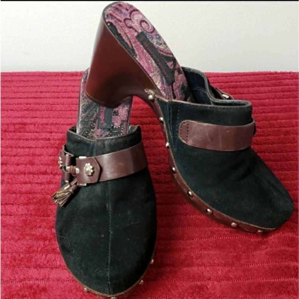 BareTraps Black and Brown Chunky Heel Mules